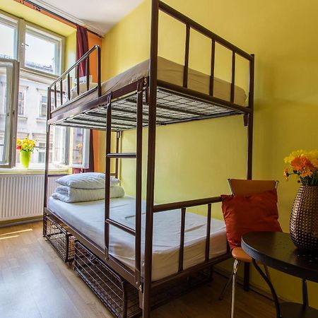 Let'S Rock Party Hostel! Age Limit From 18 Until 40! Krakow Phòng bức ảnh
