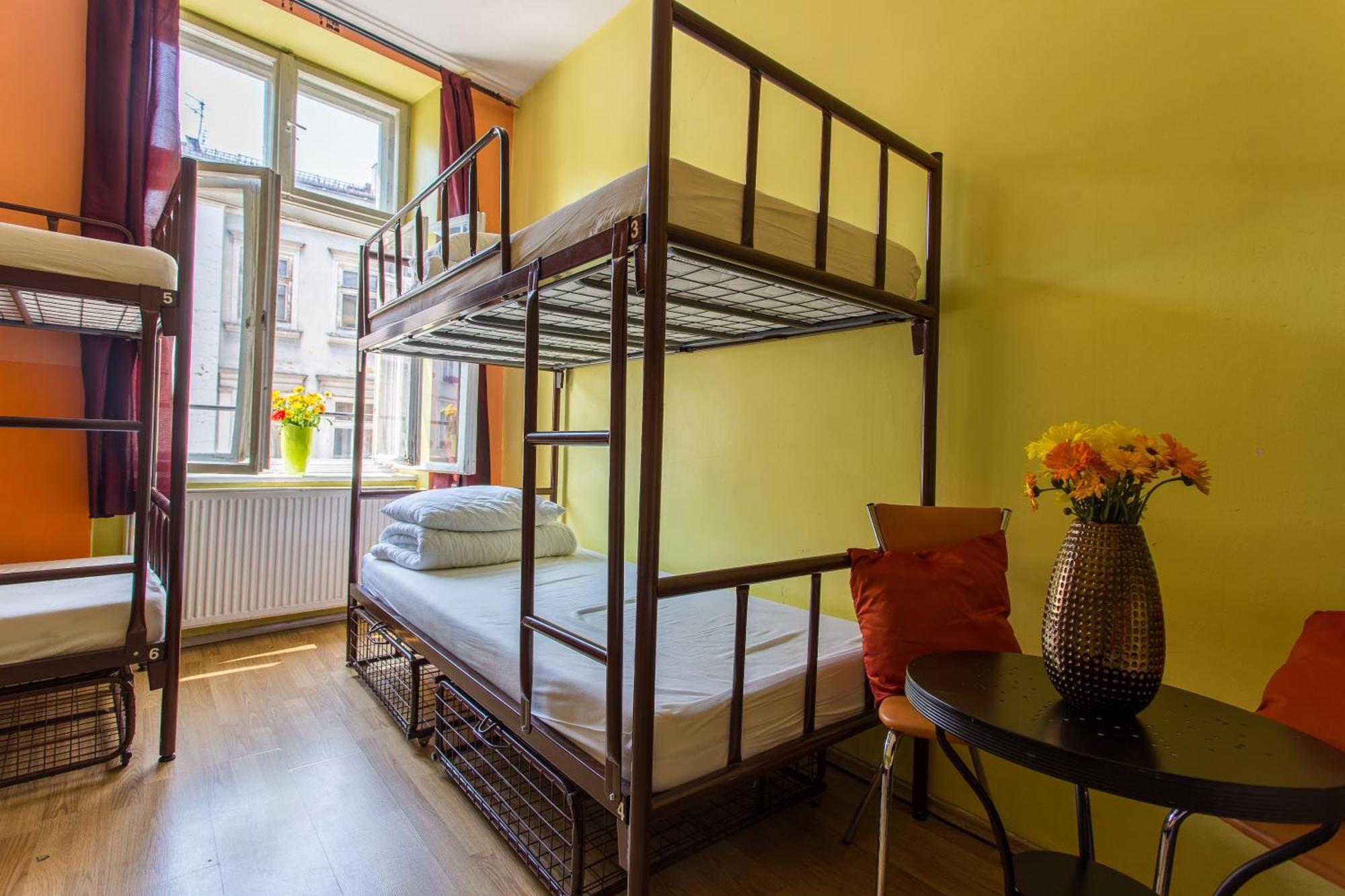 Let'S Rock Party Hostel! Age Limit From 18 Until 40! Krakow Phòng bức ảnh