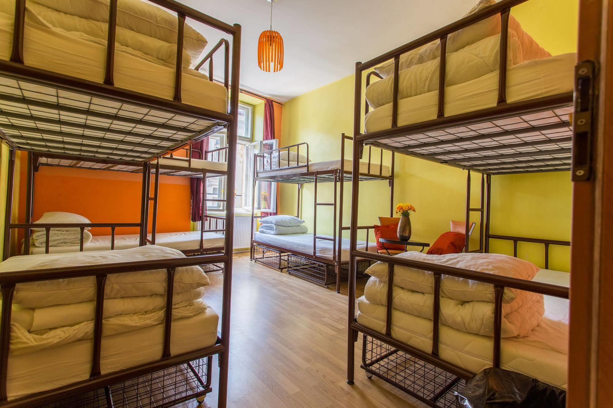 Let'S Rock Party Hostel! Age Limit From 18 Until 40! Krakow Ngoại thất bức ảnh