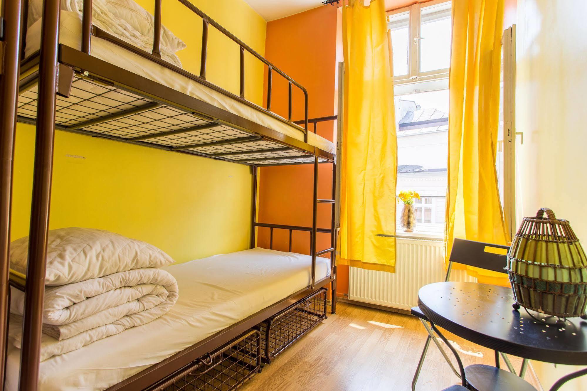 Let'S Rock Party Hostel! Age Limit From 18 Until 40! Krakow Ngoại thất bức ảnh
