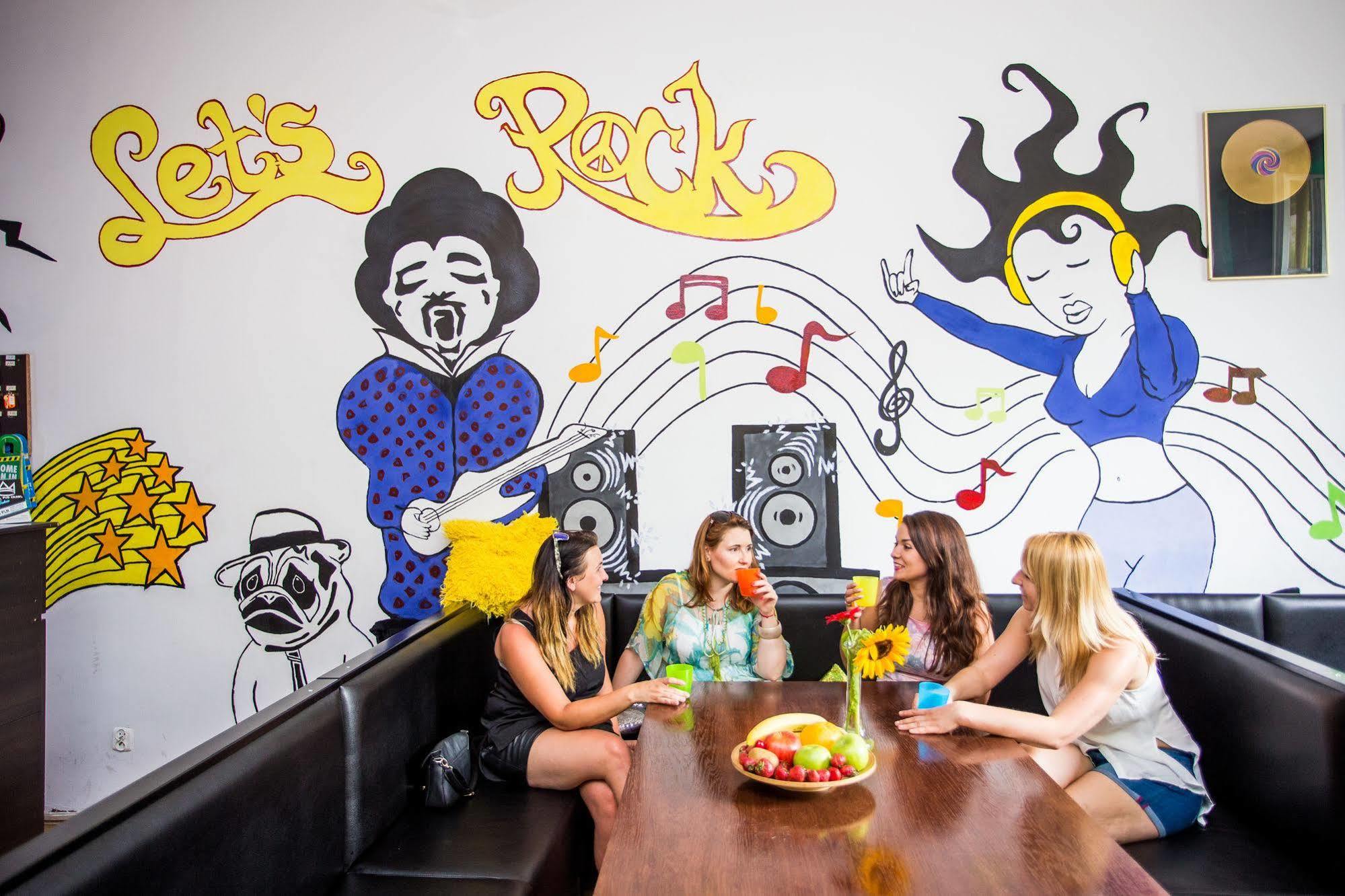 Let'S Rock Party Hostel! Age Limit From 18 Until 40! Krakow Ngoại thất bức ảnh